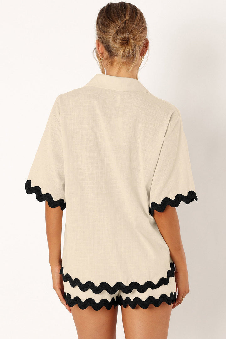 Contrast Wavy Shirt Two-piece Shorts Set